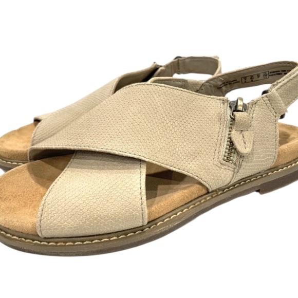 ▶️ Clarks ◀️ Corsio Calm Sandal - Picture 1 of 10